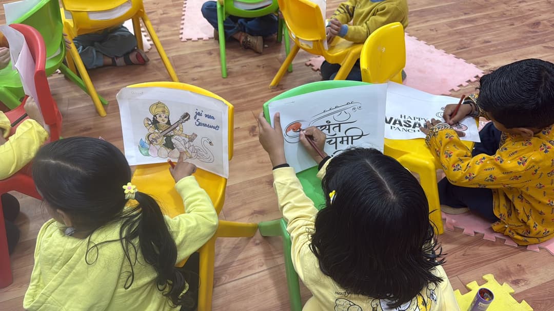 Children painting at Kidz Safari